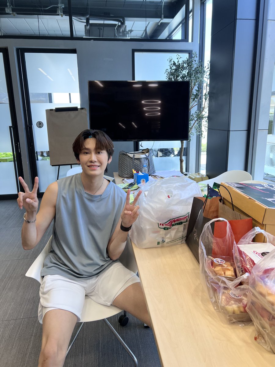 ขอบคุณฟู้ดซัพจากกองทัพของท่านรามิล ที่ส่งมาถึงออฟฟิศของบอสหมื่นไมล์  บอสและทีมงานพร้อมปฏิบัติการแล้วววว

<a href="/bb0un/">บุนบุ่นบุ้นบุ๊นบุ๋น Mitsuaki Akito🥦</a> 
#melodyofsecrets
#gmmtv