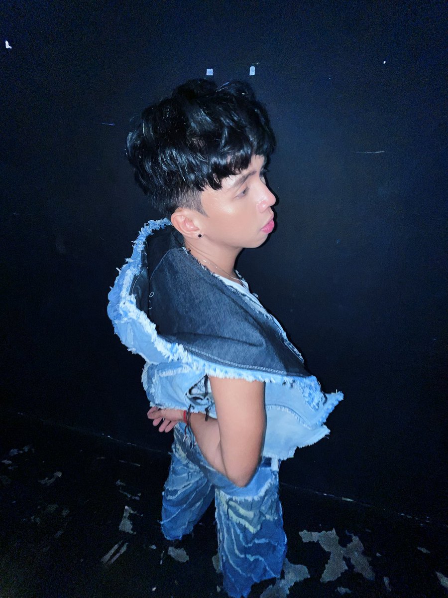 Husayyyy ng suot, hair and make up namin kahapon 🥺

open.spotify.com/album/3H5wPq4F…

ASTER TALAYAG NA
#ASTER #ASTER_TALAYAG
#TALAYAGAlbumOutNow
<a href="/_asterofc/">ASTER</a>