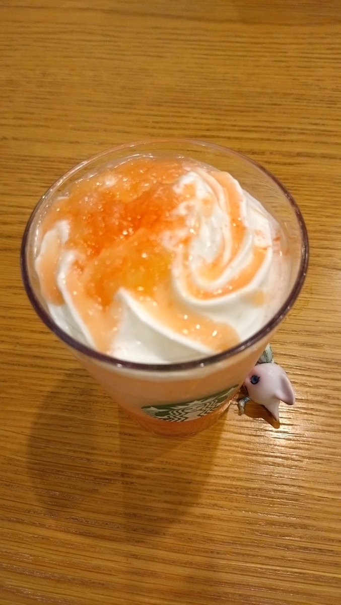 ピーチ果肉増量がないと嘆いていたらトッピングされたMore ヘブンリー ピーチ フラペチーノが出てきた！
しかしカスタマイズの増量はなしのままなのが寂しいよ〜
