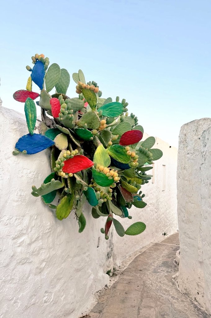 ☆☆☆
Dilerim ki;
güneşin varlığı,sana içinde ki gücü hatırlatsın...!
Artık sana iyi gelmeyen ne varsa usulca  geride kalsın...!
 Gerçekten senin için  kıymetli olan neyse;  onun için  yer açılsın..☆
....

samimi bir gϋиαу∂ıи ♤♡

       #cumartesi 
       #yenibirgüne 🩵🧿
