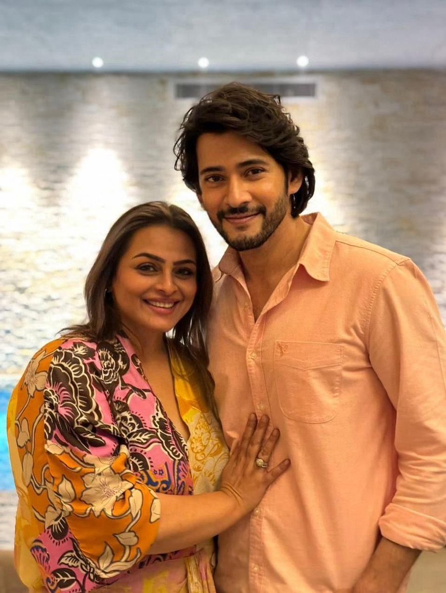 Shilpa shirodkar (@shilpashirodkr) on Twitter photo Happy Birthday to the best brother-in-law ever!! ❤️
You keep inspiring us all with your humility and grace. May your light keep shining brighter each year! Love you toooooooo much <a href="/urstrulyMahesh/">Mahesh Babu</a> Happy Birthday to the best brother-in-law ever!! ❤️
You keep inspiring us all with your humility and grace. May your light keep shining brighter each year! Love you toooooooo much <a href="/urstrulyMahesh/">Mahesh Babu</a>