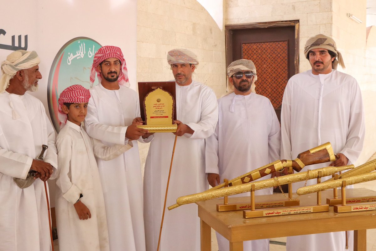 تتويج الفائزين بأشواط الرموز لفئة الحجائج والفطامين والصعوب في شارة الزواج بمناسبة زواج اسعد بن مكتوم الوهيبي راعي كدشه على أرضية ميدان الأبيض بولاية سناو، السبت 9-8-2025
#منجم_السبق
#ميدان_الابيض