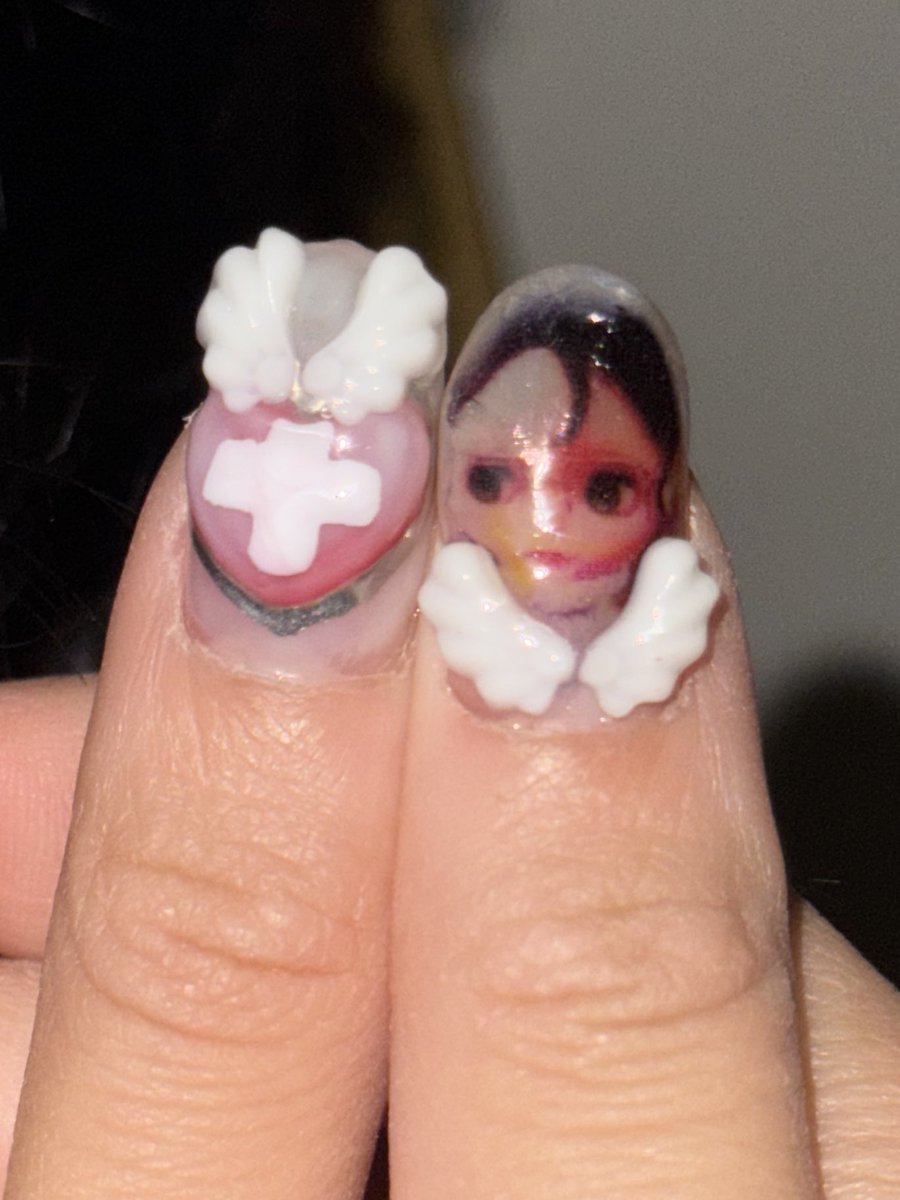 backpackitten's tweet image. Haven’t tweeted in over 3 months here are my two thumbs :D