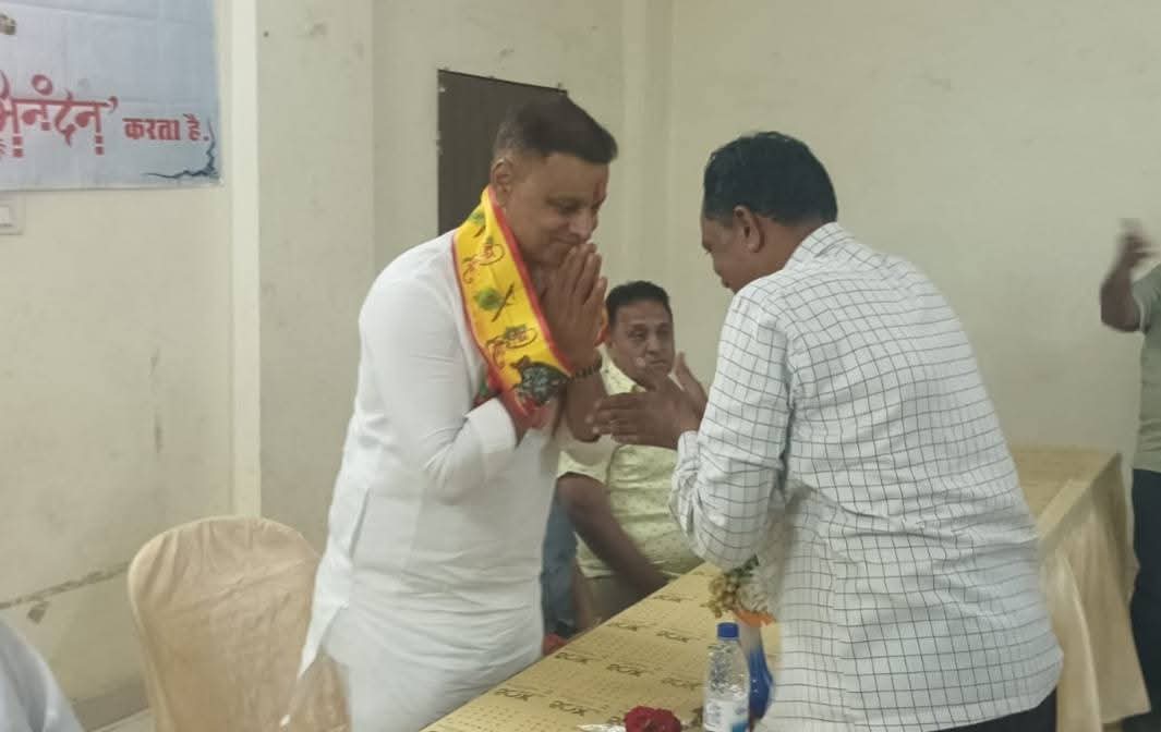 Ashwani Sharma (Modi Ka Parivar) (@ashwanibjpcg) on Twitter photo भाटापारा कपड़ा एवं रेडीमेड व्यापारी संघ द्वारा आयोजित भव्य अभिनंदन समारोह में पूर्व विधायक और प्रदेश उपाध्यक्ष श्री <a href="/SHIVRATAN__BJP/">Shivratan Sharma</a> जी के साथ सम्मिलित हुआ। व्यापार जगत के सम्मान और सौहार्द से भरे इस आयोजन में सहभागिता मेरे लिए एक सुखद और अविस्मरणीय अनुभव रहा। भाटापारा कपड़ा एवं रेडीमेड व्यापारी संघ द्वारा आयोजित भव्य अभिनंदन समारोह में पूर्व विधायक और प्रदेश उपाध्यक्ष श्री <a href="/SHIVRATAN__BJP/">Shivratan Sharma</a> जी के साथ सम्मिलित हुआ। व्यापार जगत के सम्मान और सौहार्द से भरे इस आयोजन में सहभागिता मेरे लिए एक सुखद और अविस्मरणीय अनुभव रहा।