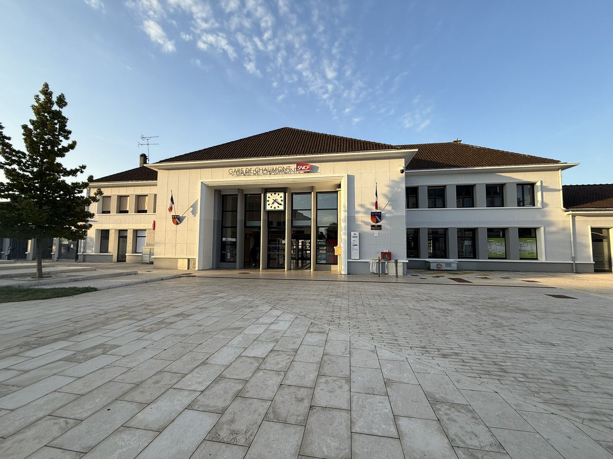 Ce matin train de bonne heure pour rentrer à Nevers pour assurer les trains de cet aprèm au départ de Nevers 👍
Ps : 16h15 et Fs à 20h45 

Bonne journée à tous <a href="/TER_BFC_Trafic/">TRAIN Mobigo par SNCF Voyageurs</a>