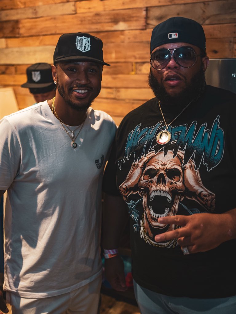 BIGOOH's tweet image. Ran Into My Guy @TreySongz Backstage ‼️

📸: @TipWitdaClipz 

#TheClipse #BK #LetGODSortEmOutTour #ANDC