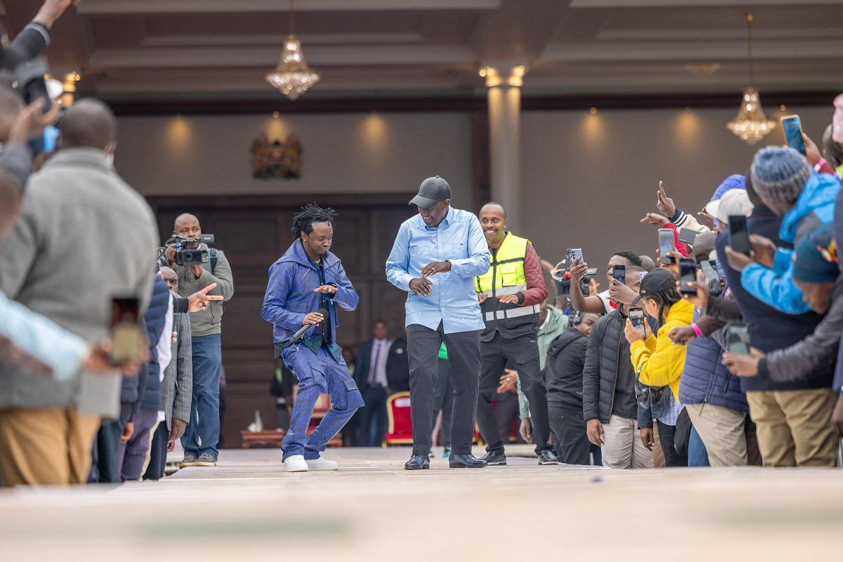 ray_omollo's tweet photo. Hosted by H.E. President @WilliamsRuto at State House, with other leaders, we joined thousands of Nairobi residents for the Nairobi County Empowerment Programme.

This initiative, themed, "Every Hustle Matters," is part of the Government's nationwide interventions under the Bottom-Up Economic Transformation Agenda (BETA), designed to expand economic opportunities, enhance skills and uplift livelihoods across the country.