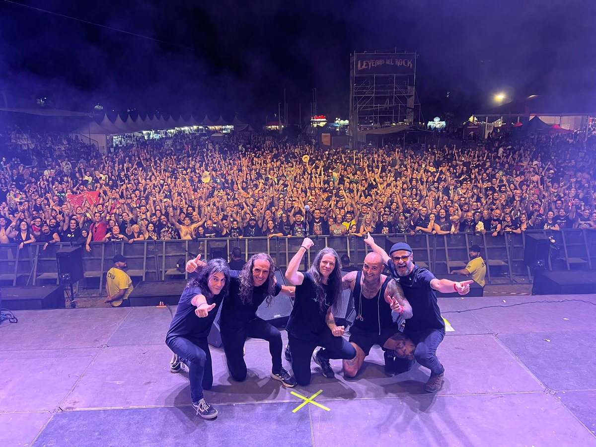 Impresionante lo de anoche en el #LeyendasDelRock, no tenemos palabras para agradecer tanto cariño, sois los putos amos #UnViajeEpicoTour, miles de gracias por todo, Villena y hasta la próxima.