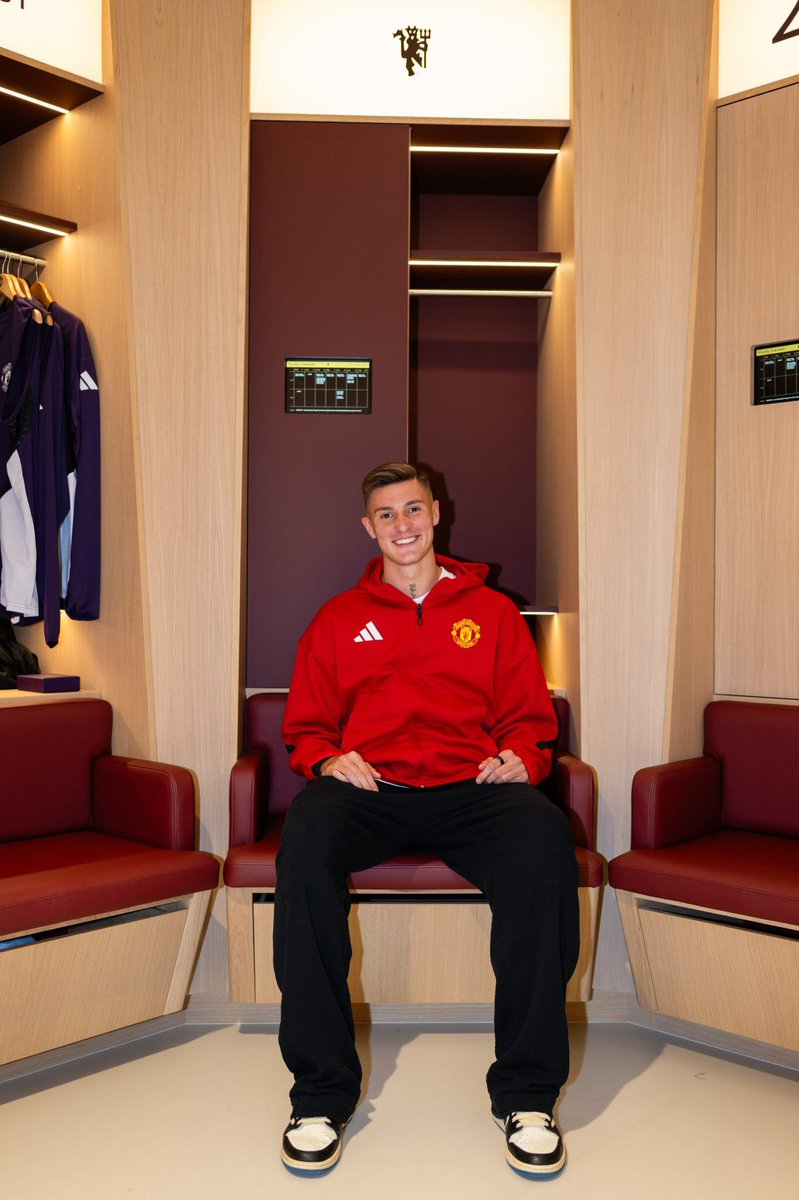 UtdB_en's tweet image. Manchester is red👹