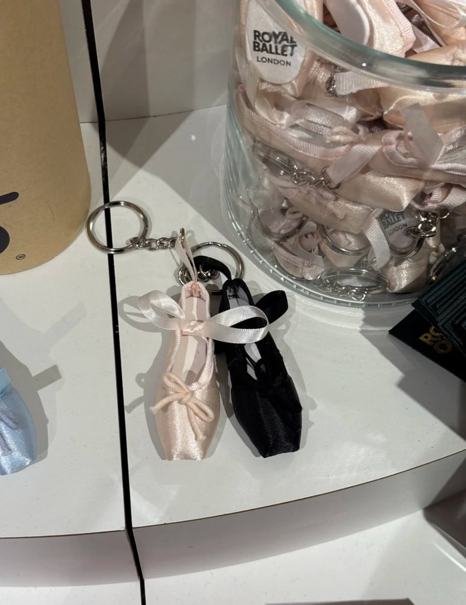 Mia71230454's tweet image. London late summer♡˚ #happyweekendvibes