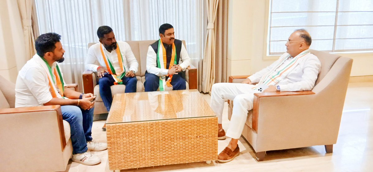 Madhusudan Bhadravathi (@madhusudanbdvt) on Twitter photo 8/8/2025 ರಂದು ಬೆಂಗಳೂರಿನ ಫ್ರೀಡಂ ಪಾರ್ಕ್ ನಲ್ಲಿ ಕೆಪಿಸಿಸಿ ವತಿಯಿಂದ ಚುನಾವಣಾ ಆಯೋಗದ ವಿರುದ್ಧ ಆಯೋಜಿಸಿರುವ ಪ್ರತಿಭಟನೆ ಕಾರ್ಯಕ್ರಮದಲ್ಲಿ ನಮ್ಮ ಕೆಪಿಸಿಸಿ ಪದವೀಧರರ ವಿಭಾಗದ ಅಧ್ಯಕ್ಷರಾದ <a href="/annatarajgowda/">A N Nataraj Gowda - ಎ.ಎನ್.ನಟರಾಜ್ ಗೌಡ</a> ಸರ್ ಜೊತೆಯಲ್ಲಿ, ಆರೋಗ್ಯ ಮತ್ತು ಕುಟುಂಬ ಕಲ್ಯಾಣ ಇಲಾಖೆ ಸಚಿವರಾದ ಮಾನ್ಯ <a href="/dineshgrao/">Dinesh Gundu Rao/ದಿನೇಶ್ ಗುಂಡೂರಾವ್</a> ಸಾಹೇಬರನ್ನ ಭೇಟಿ ಮಾಡಲಾಯಿತು. 8/8/2025 ರಂದು ಬೆಂಗಳೂರಿನ ಫ್ರೀಡಂ ಪಾರ್ಕ್ ನಲ್ಲಿ ಕೆಪಿಸಿಸಿ ವತಿಯಿಂದ ಚುನಾವಣಾ ಆಯೋಗದ ವಿರುದ್ಧ ಆಯೋಜಿಸಿರುವ ಪ್ರತಿಭಟನೆ ಕಾರ್ಯಕ್ರಮದಲ್ಲಿ ನಮ್ಮ ಕೆಪಿಸಿಸಿ ಪದವೀಧರರ ವಿಭಾಗದ ಅಧ್ಯಕ್ಷರಾದ <a href="/annatarajgowda/">A N Nataraj Gowda - ಎ.ಎನ್.ನಟರಾಜ್ ಗೌಡ</a> ಸರ್ ಜೊತೆಯಲ್ಲಿ, ಆರೋಗ್ಯ ಮತ್ತು ಕುಟುಂಬ ಕಲ್ಯಾಣ ಇಲಾಖೆ ಸಚಿವರಾದ ಮಾನ್ಯ <a href="/dineshgrao/">Dinesh Gundu Rao/ದಿನೇಶ್ ಗುಂಡೂರಾವ್</a> ಸಾಹೇಬರನ್ನ ಭೇಟಿ ಮಾಡಲಾಯಿತು.