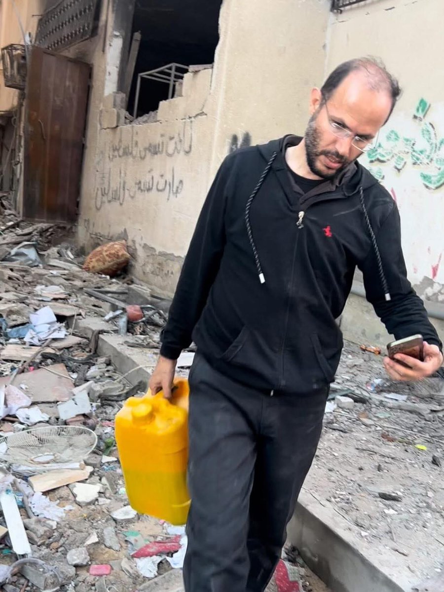 رحمك الله يا دكتور #رفعت_العرعير 
وستبقى رسالتك وسيرتك ومسيرتك رافعة للأجيال