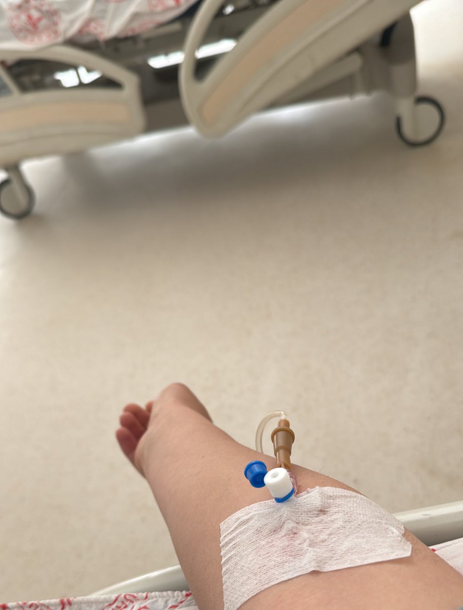 Dün temizlik ürünlerini karıştırıp acile  gittim sabah aç karna  karıncaları ilaçladım diye küçük bir zehirlenme yaşadım 2 saat önce de arı soktu (alerjim var) diye acile gittim doktor diyorki intihar etmeye mi çalışıyorsun  daha acısı yöntemler de var dedim 😂😂😂