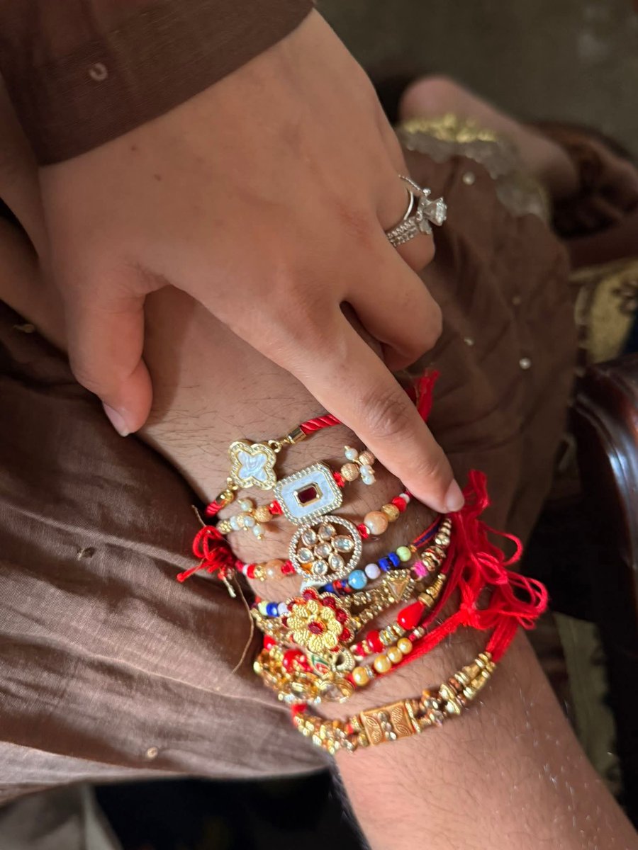 रिश्ता जो हर मुश्किल में साथ खड़ा रहता है… हैप्पी रक्षाबंधन।

#RakshaBandhan