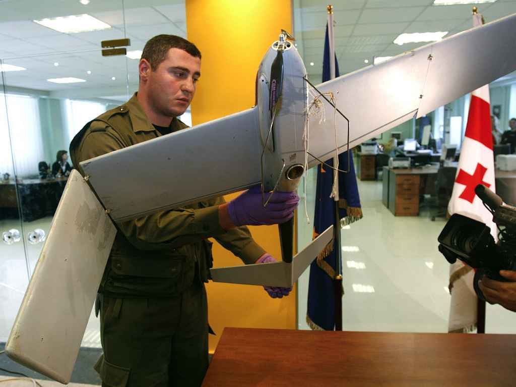 _Blackbearson_'s tweet photo. 1/4
After August war, Russian military aircrafts and reconnaissance drones continously intruded Georgian airspace. 
September 23, 2008: Georgian forces down a Russian UAV between Khurvaleti and Tsitelubani villages. https://t.co/ZPORlwefOv