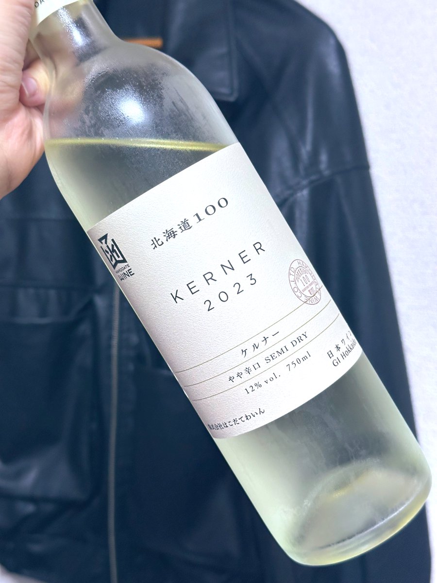asahi_hato's tweet photo. おばちゃんが色々試飲させてくれた中の一本をオトモに愉快な祭です＼\ ٩( ᐛ )و /／ https://t.co/xBXpu62lHg