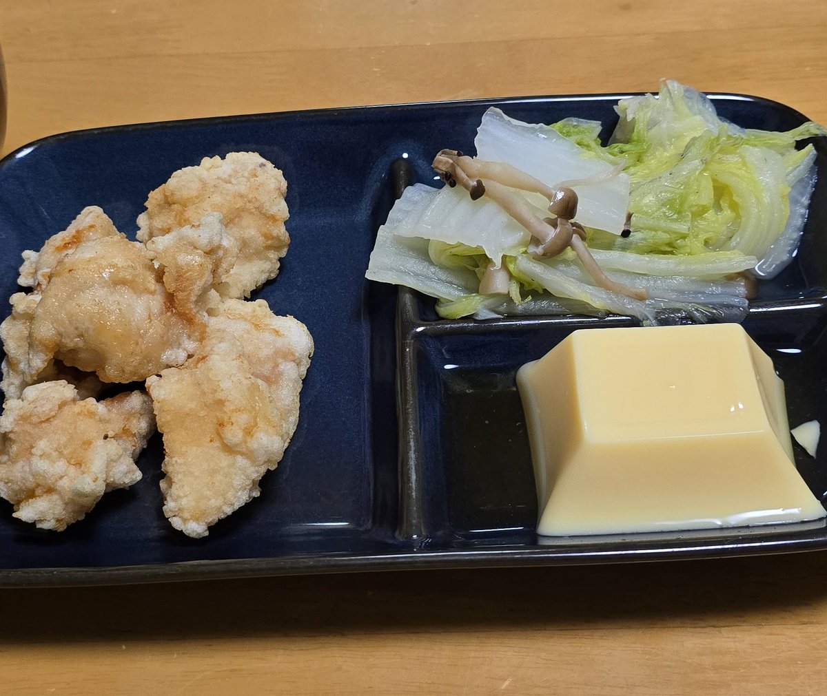 今日の晩御飯🍚
胸肉の唐揚げと白菜のおひたしに
玉子豆腐を添えていただきます😋

 #今日の晩御飯
 #唐揚げ
 #白菜料理
 #豆腐