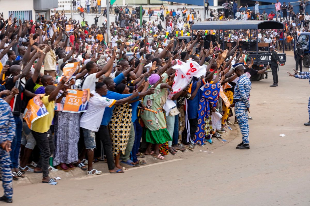 KassimDoumbia13's tweet photo. 🇨🇮À Bouaké, le Président @AOuattara_PRCI a partagé des instants chaleureux avec les populations, entre sourires et accolades. Une complicité sincère qui témoigne de l’unité et de l’affection réciproque entre le Chef de l’État et son peuple.
#FiertéNationale #AN65 #B https://t.co/v5o3TGTzG9