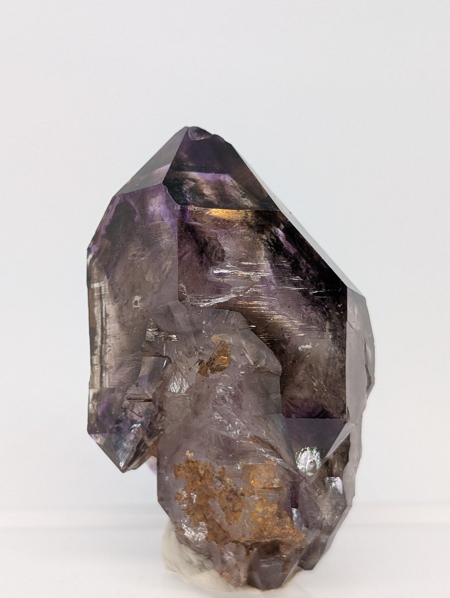 ＃石フリマ
＃浜松町石フリマ
「紫煙水晶」
山梨県甲州市塩山上萩原裂石産の紫煙水晶です。縦約5.5cm、幅約3.5cm、重さ約67ｇ、採石場のペグマタイトから出た物で、1点のみになります。浜松町に持っていきます🐱。