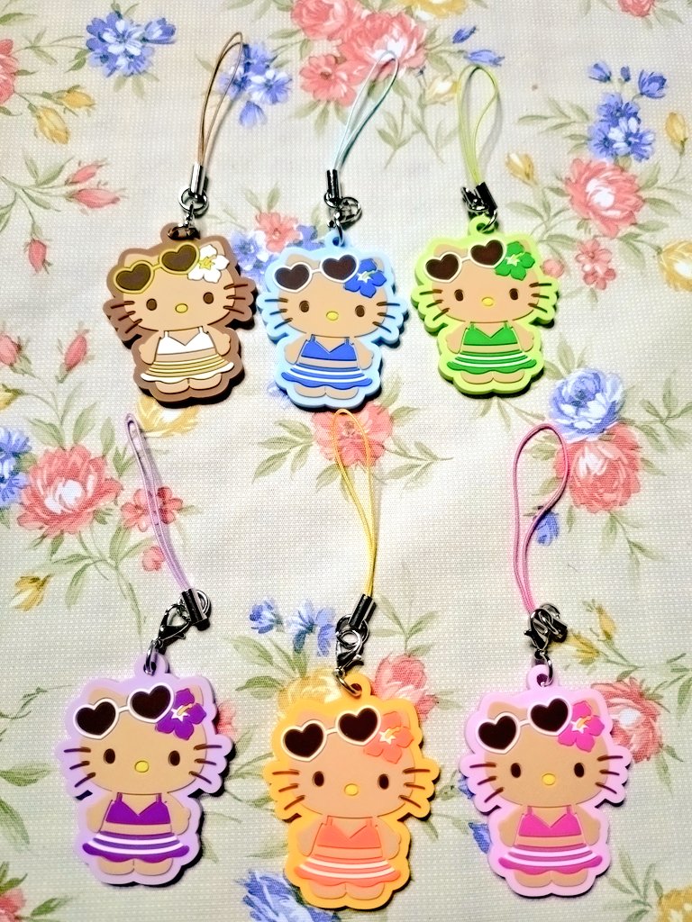 ミニヨン&キティ♡♡♡ページ みんなでキティちゃん🎀 いつまでお揃いのお洋服着てくれるかな
