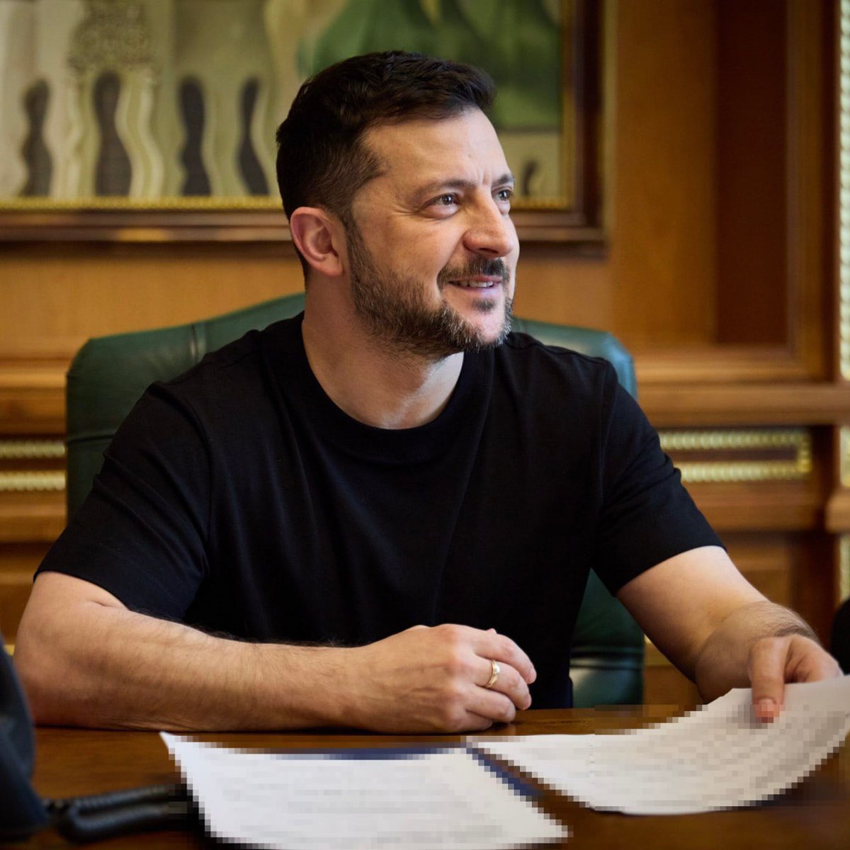 Зеленский: Би Их Британийн Ерөнхий сайд @Кейр_Стармертай ярилцлаа.
Тусламж дэмжлэгт нь талархаж байна. Украинд үнэхээр удаан хугацааны энх тайвныг бий болгох хэрэгцээ, мөн бүх зүйлийг боломжгүй асуудлын талаар ярилцахад хүргэх Оросын төлөвлөгөөний аюулын талаар бид ижил байр