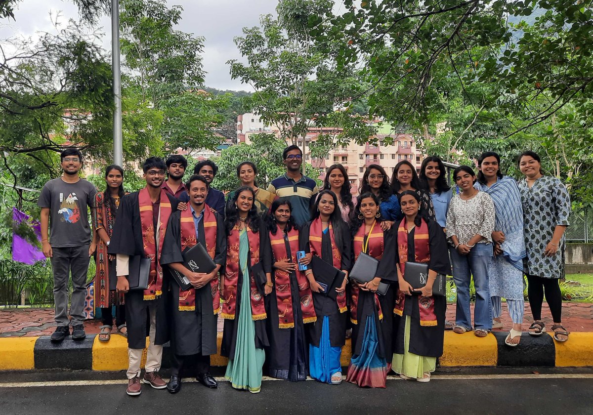 SandhyaGansan's tweet image. A new academic year starts &amp;amp; a sad farewell to MS students of @SandhyaLab -Ann Mary, Bhavya, Roshin, Simna! Wonderful to witness their growth, achievements and how their consistent hardwork and dedication elevated our work. Hearty wishes to them, lab and all graduates @tvmiiser