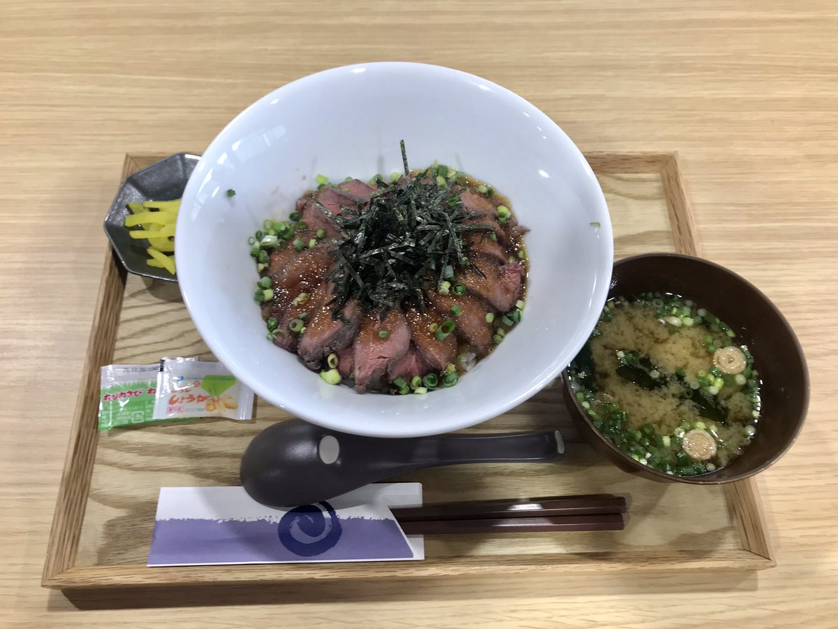 徳山ダムってロックフィル型式なんだね
デカくて観る価値あり。
道の駅 夜叉ヶ池の里さかうち
はジビエ推し
ジビエ(🦌)丼は肉たっぷり。