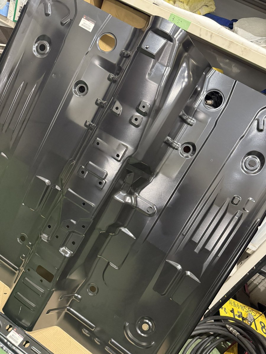 生産廃止かと思いきや最後の一枚Get
CT9A エボのフロア