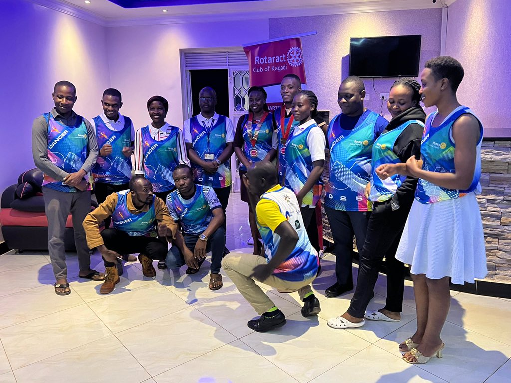 The DRR managed to visit <a href="/AfricanRuralUni/">African Rural University</a> in the activation of the cancer run <a href="/UgRotaryCancerP/">#CancerRunUg25</a> And she encouraged them to participate in the donation fighting against cancer.