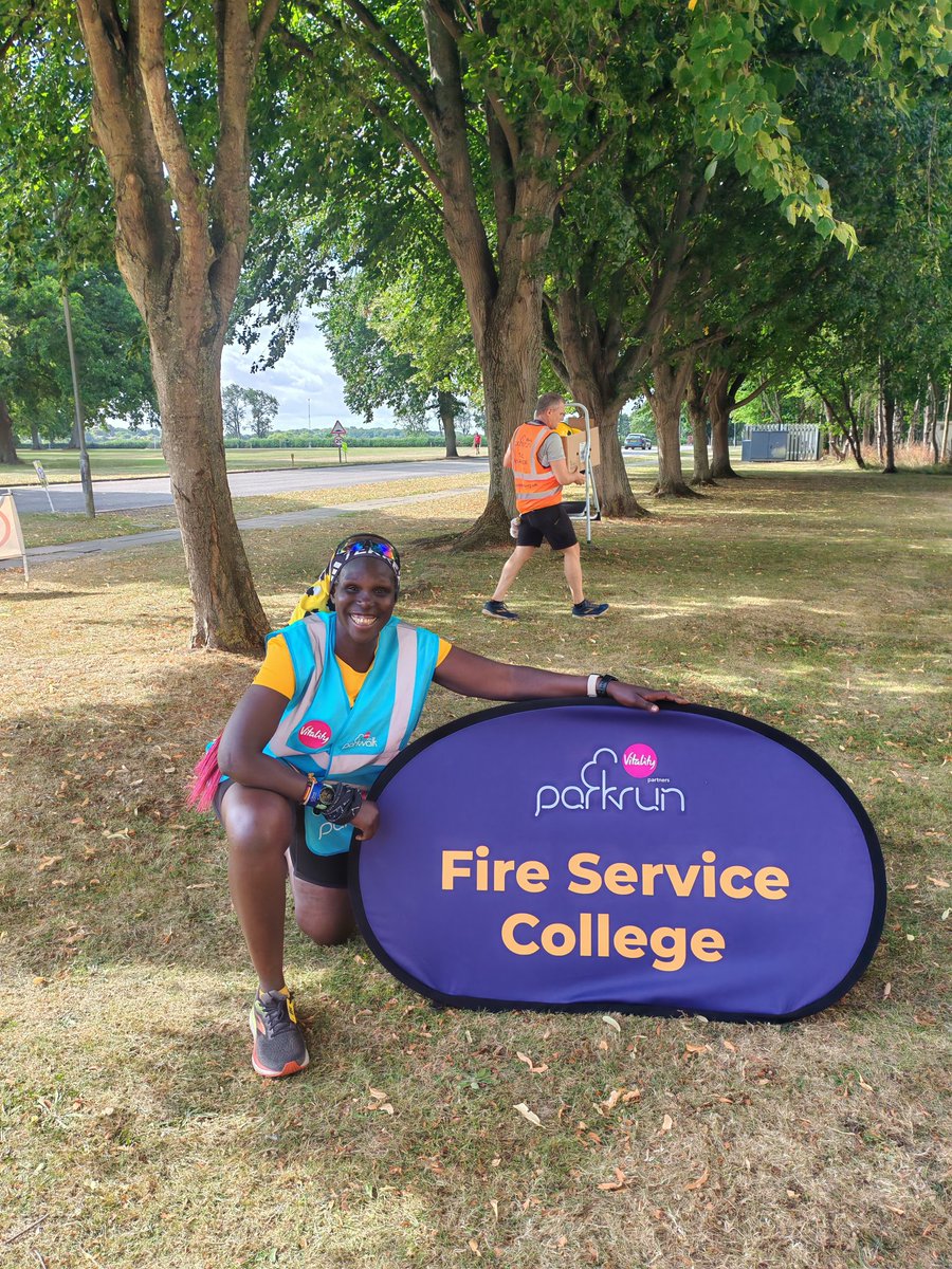 😊Rang the Fireman's Bell to start the runners at Fire Service College @parkrunuk 🙌

Huge thanks to Karen Croxson for the great chat. 🙏 

Also, coffee &amp; cake courtesy of Moreton Rangers! ☕🍰

 #LoveParkrun #Parkwalker  <a href="/burgessparkrun/">Burgess parkrun</a> @UKrunchat <a href="/herspirituk/">Her Spirit</a> <a href="/cancer5kYourWay/">5k Your Way, Move Against Cancer</a>
