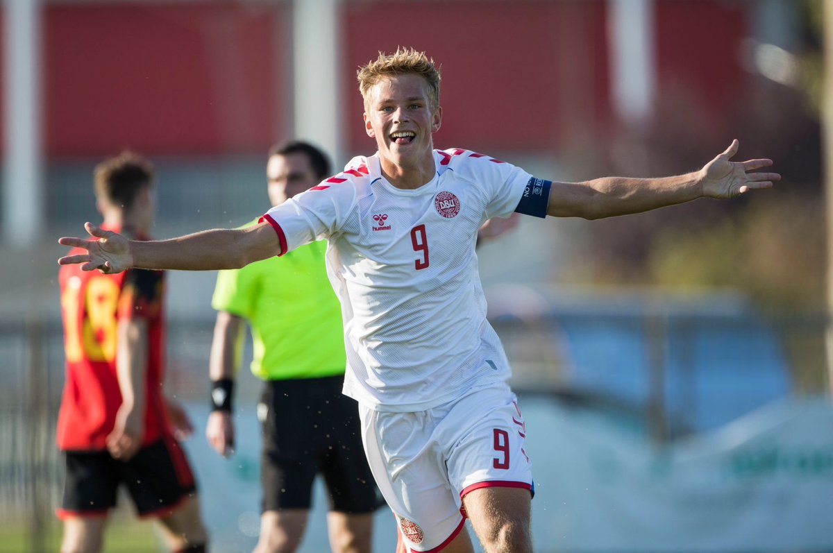 🚨Lucas Høgsberg a signé son contrat avec le RC Strasbourg ! ✍🏼💙

Il sera lié au club jusqu’en 2030. 🔜

🗞️ (<a href="/Santi_J_FM/">Santi Aouna</a>)