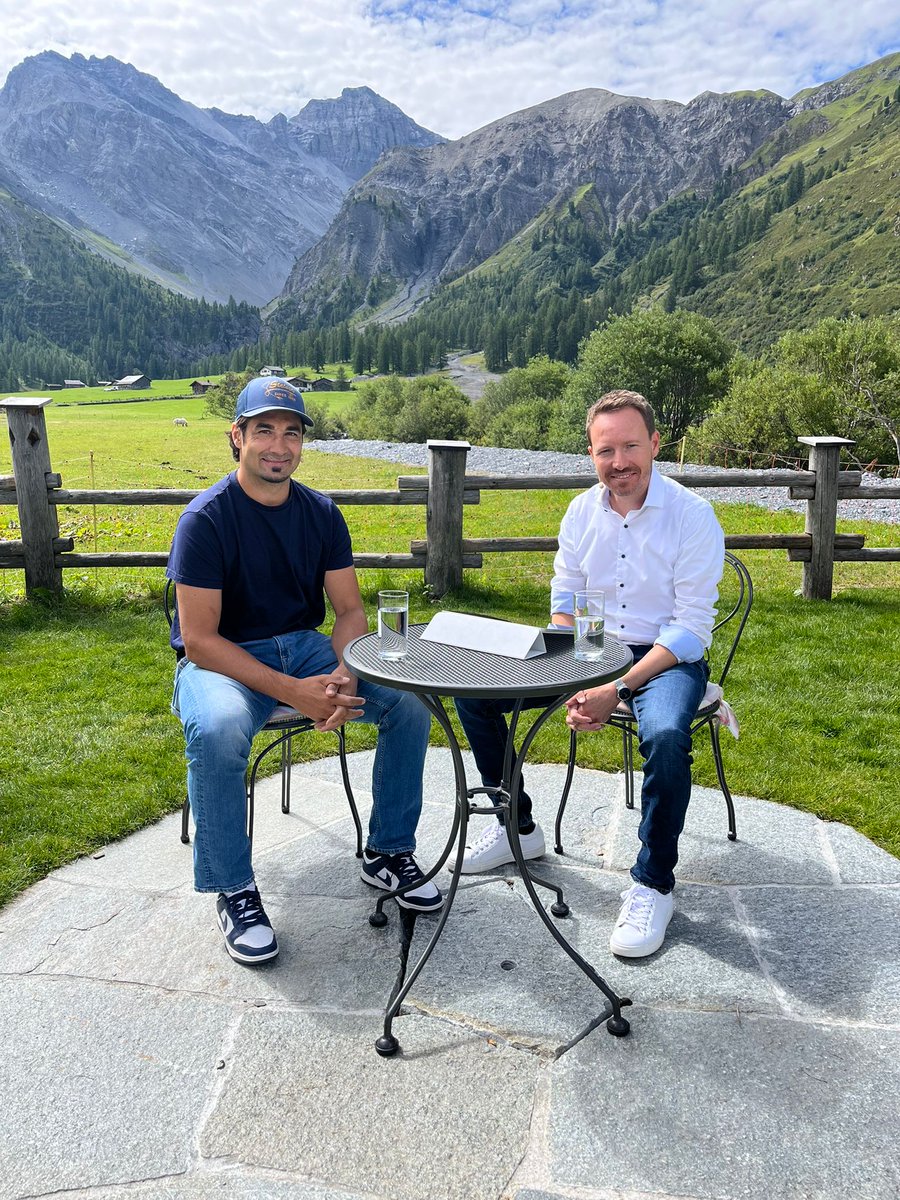 Was für ein hübscher Start nach den Sommerferien.

<a href="/MySports_CH/">MySports</a> Sommer Talk mit Andres Ambühl.

Bei Büehli zu Hause im Sertig. Im wunderschönen Walserhuus.

Ich freue mich auf die kommende Saison. Wenn auch ohne Talk Gast - eine Zäsur im Schweizer Eishockey.