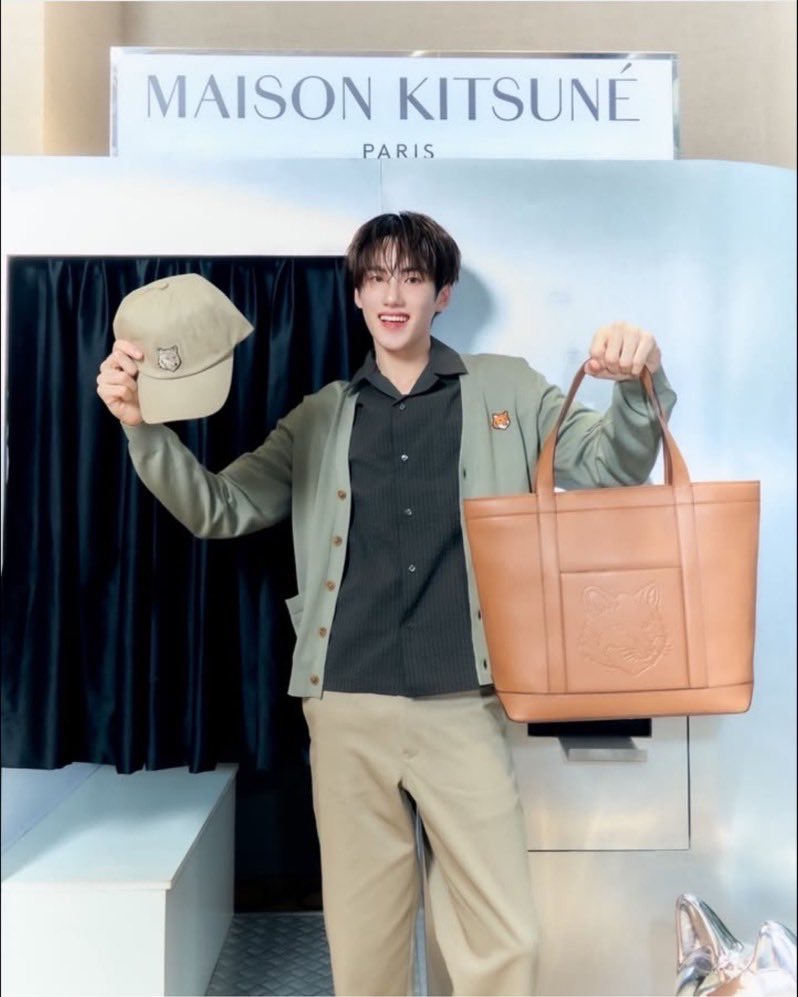 _KATI_L1485's tweet photo. เรียบง่ายแต่ดูดี สไตล์นี้เหมาะกับภูภูที่สุดเลยคับ
#PHUTATCHAI
#MaisonKitsunexPHUTATCHAI https://t.co/wuEpXenl0X