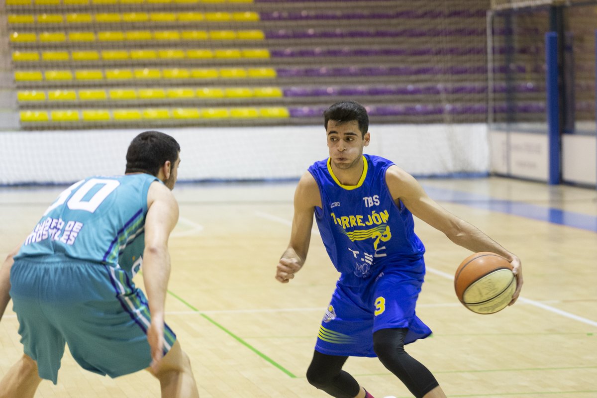 Throw🔙 de <a href="/victoraalonso_/">Victor Alonso Pascual</a> 

Pues claro que sí.

Época 2⃣0⃣2⃣0⃣🗓️

#SomosTorrejon🔵💛

📸 <a href="/OscarRibasT/">Oscar Ribas Torres</a>