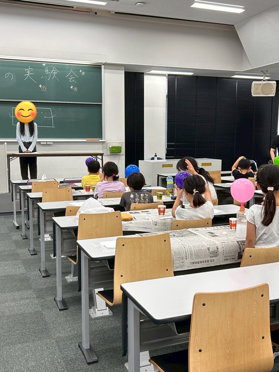 Kpu_Friwilly's tweet photo. 京都薬科大学 Friwillyです✨️
8月4日と7日に夏の実験会を行いました!!

「不思議なたまご」
「炭酸マグマ」
「勝手にふくらむふうせん」
「日焼けでお絵描き」
「スライム」の実験をしました!

楽しんでいただき、部員一同嬉しく思います☺️ご参加ありがとうございました!
↓4日のお写真です。 https://t.co/rAUsu5YLXh