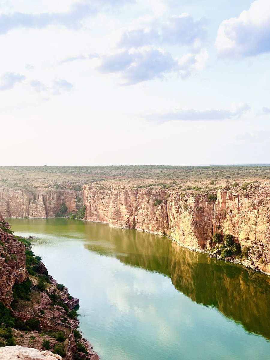 🌄 Sunset over the Grand Canyon of #India – Gandikota

Carved through centuries by the mighty #Penna River, this canyon stands as a silent king 

#Gandikota #AndhraPradesh