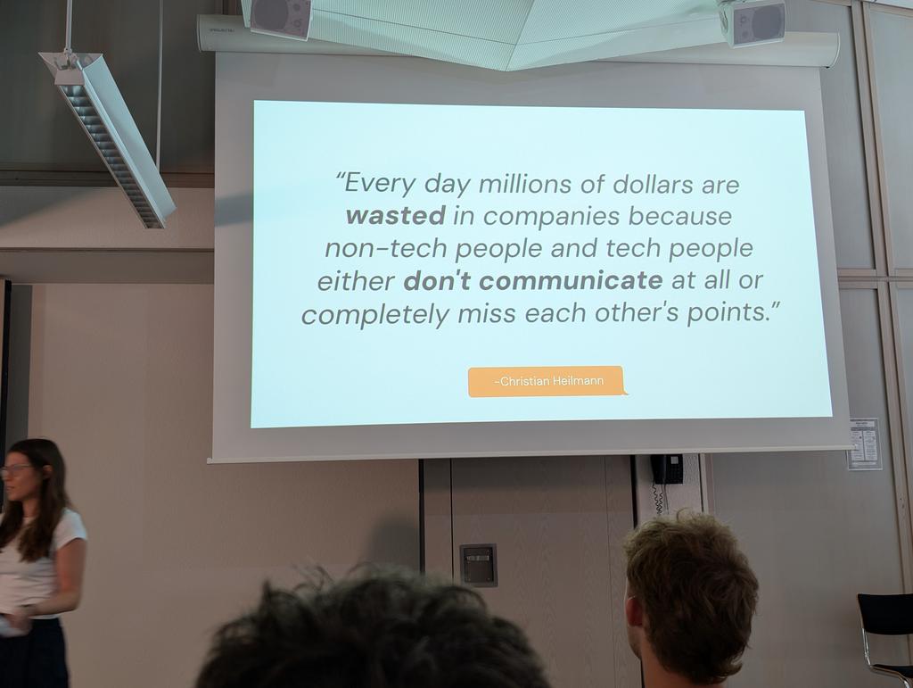 This morning there were two very interesting talks about visibility in a developer-heavy community here at #T3DD25 

First Dr. Darina Schkolnik about the need to step out of your comfort zone and make yourself more confident and visible.

Then <a href="/KendallLitton/">lilkendie</a> and Tom Warwick about