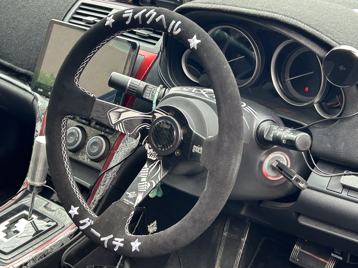 _ToBaCcHi's tweet image. ついにステアリング交換する日が来るとはねぇ…かっこええ…ワイパーもウインカーも届かん…🔥
ボスのとこはバンダナ巻いたらいいんですかね()
#ライクヘル  #likehell  #likehelljp

残りの仕様変更は盆明けです