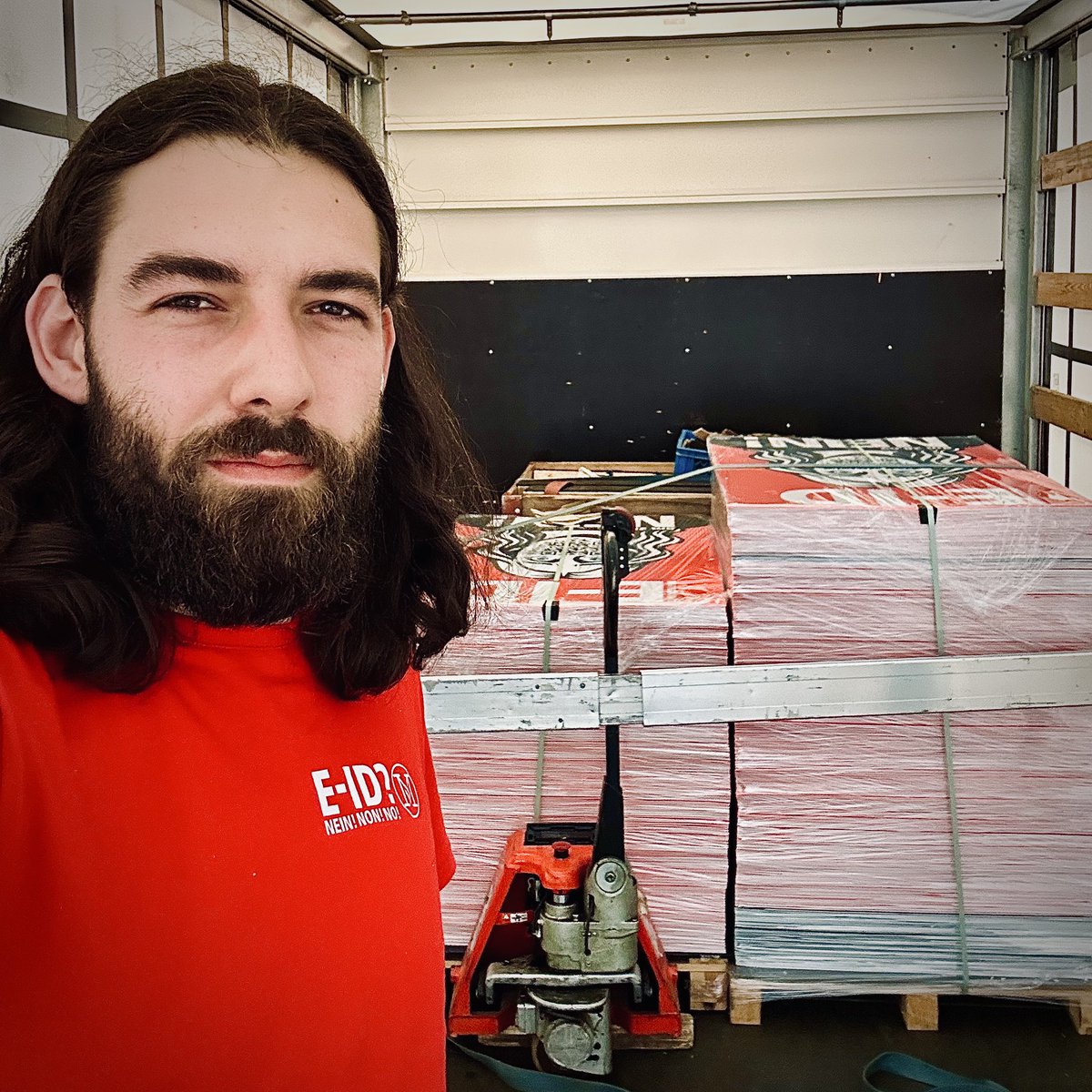 🇨🇭Nicolas A. Rimoldi | MASS-VOLL! ✊🏻💜 (@narimoldi) on Twitter photo ❗️Angriff! Jetzt wird die Schweiz ZUPLAKATIERT! Stoppen wir gemeinsam die #eID! ✊🏻 #abst25 #eIDNein ❗️Angriff! Jetzt wird die Schweiz ZUPLAKATIERT! Stoppen wir gemeinsam die #eID! ✊🏻 #abst25 #eIDNein