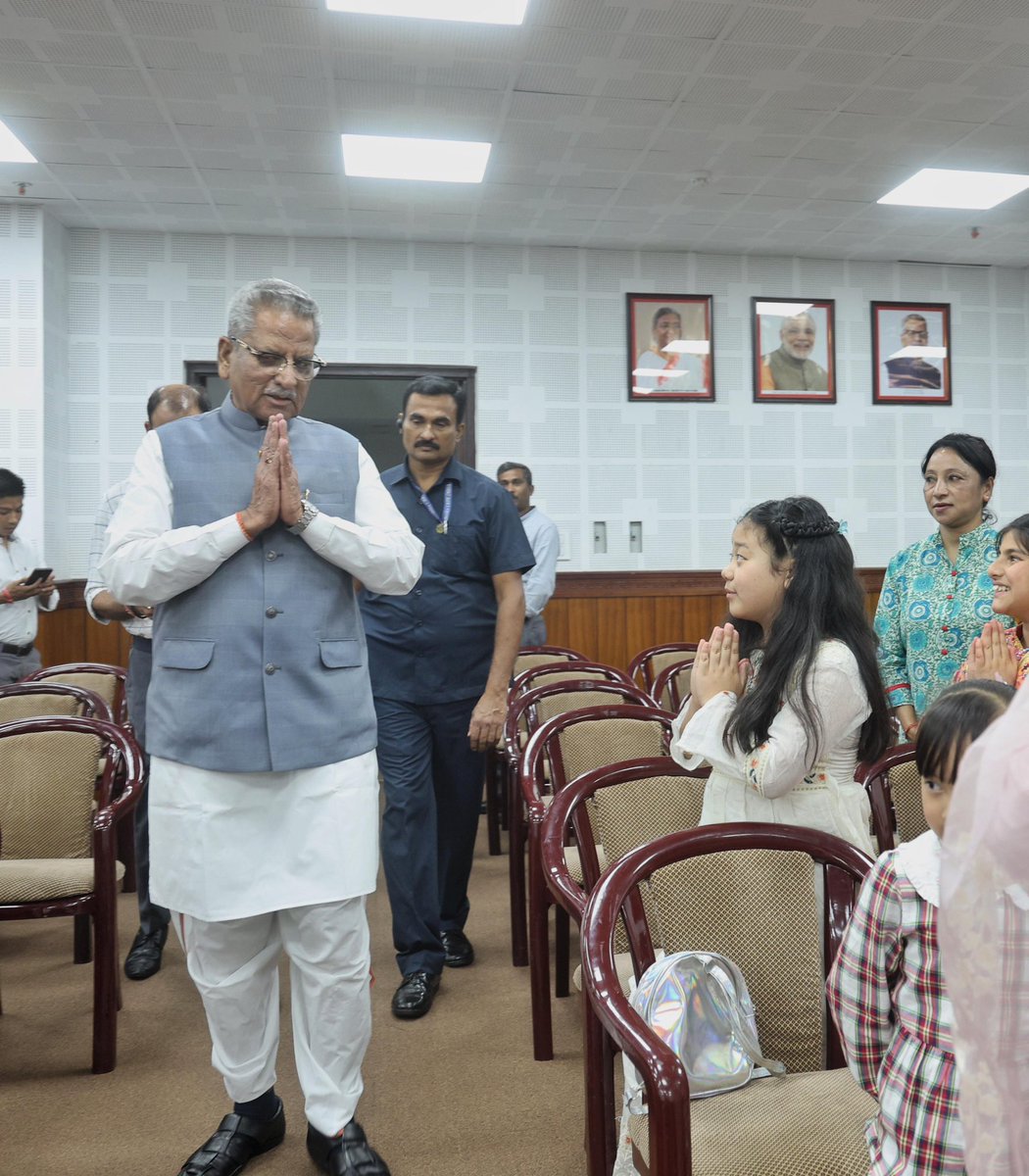 OmMathur_Raj's tweet photo. कोलकाता प्रवास से पूर्व आज राजभवन परिवार की बच्चियों और त्यौहार के दिन भी अपने कार्य को प्राथमिकता देने वाली ITBP की बहिनों के साथ रक्षा सूत्र पर्व मनाया ।
@PMOIndia https://t.co/vlYwIWOSPS