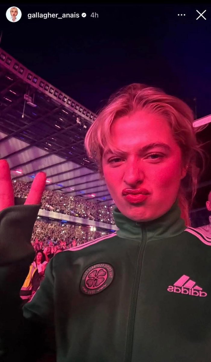 Leftwing Badges (@leftwingbadges) on Twitter photo Oasis star <a href="/NoelGallagher/">Noel Gallagher</a> daughter Anais representing the <a href="/CelticFC/">Celtic Football Club</a> colours at Murrayfield last night ππ
Noel and Liamβs mum Peggy is famously a massive Celtic fan with both brothers regularly showing their support for the Hoops throughout the years π Oasis star <a href="/NoelGallagher/">Noel Gallagher</a> daughter Anais representing the <a href="/CelticFC/">Celtic Football Club</a> colours at Murrayfield last night ππ
Noel and Liamβs mum Peggy is famously a massive Celtic fan with both brothers regularly showing their support for the Hoops throughout the years π