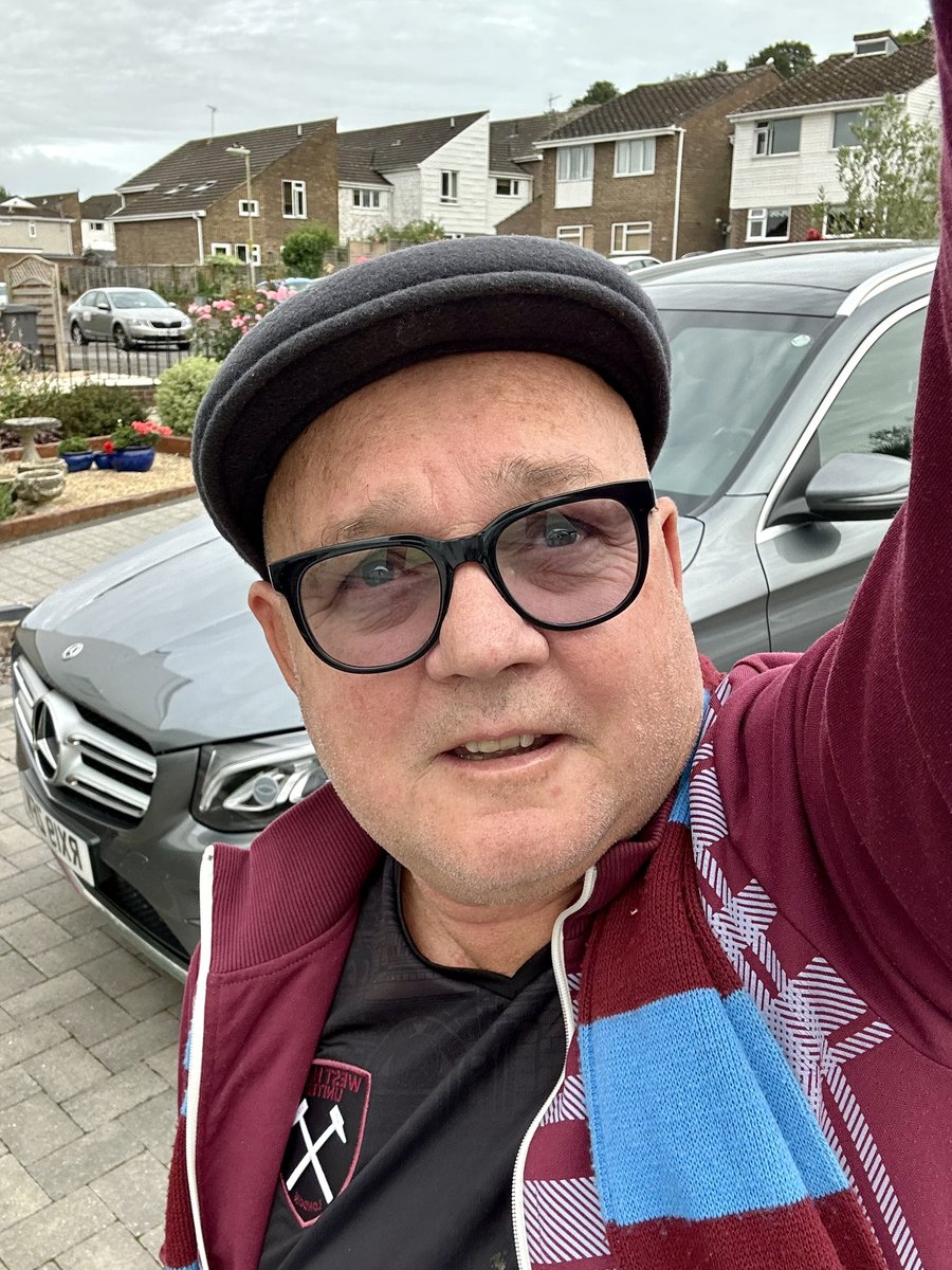 that moment you step out the door and are on your way to hook up with your colleagues, play some great tunes on a gorgeous rig in the sunshine, enjoy a couple of beers, and watch the finest football club of all time - when saturday comes 💜🩵✌🏾🔥⚽️ #coyi <a href="/WestHam/">West Ham United</a> <a href="/LAHADdeejays/">LAHAD DJs 🎶 ⚒ #COYI</a>