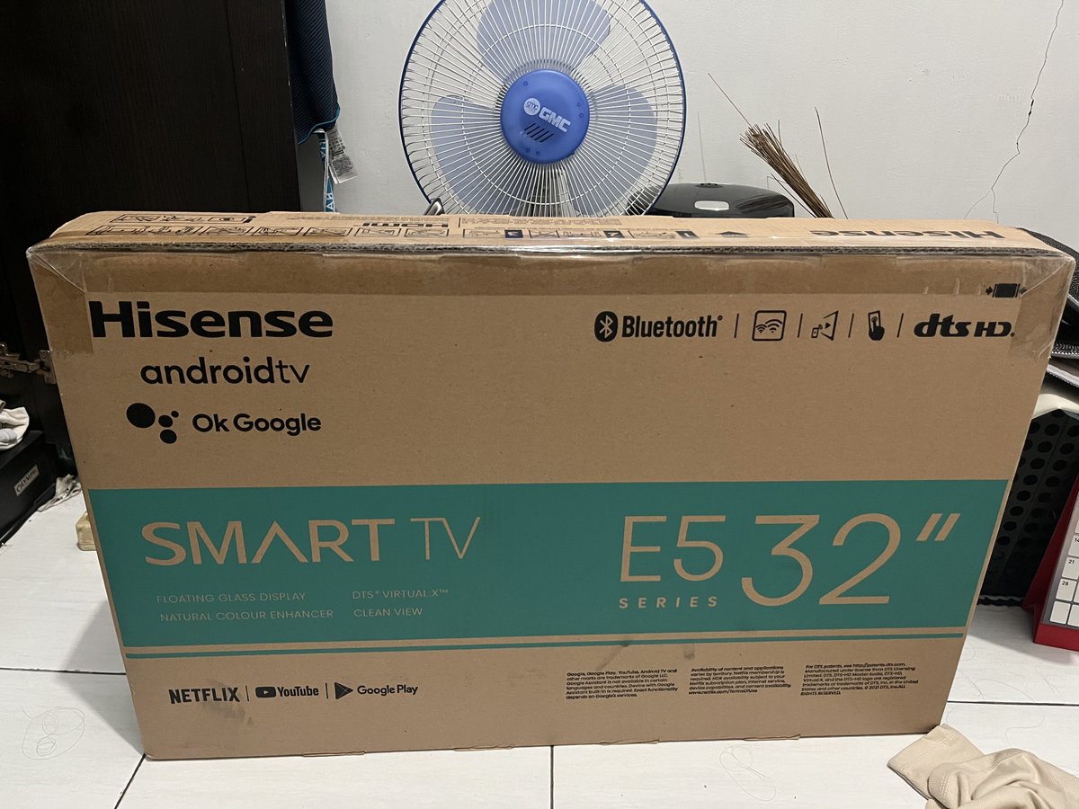 Naph_talene's tweet photo. Guys aku jual tv android hisense E5 32 inch masih baru ya guys baru dibuka buat pengecekan aja di electronic city. Harga aslinya sekitar 1.8 aku jual di 1.4 aja. Domisili jakarta ya kak https://t.co/4UkOfovAMr