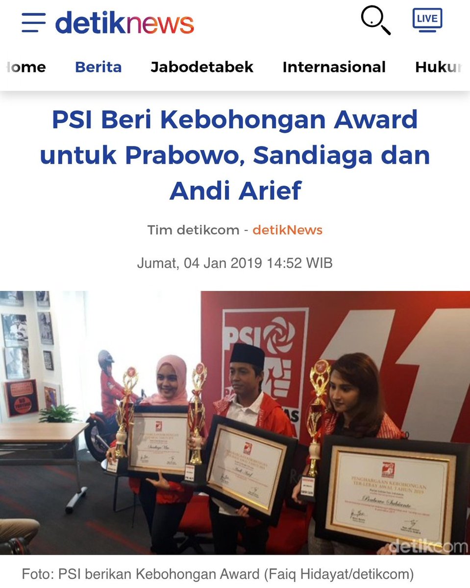 Nicho Silalahi (@nicho_silalahi) on Twitter photo Ada orang yang jelas² menghina bapak <a href="/prabowo/">Prabowo Subianto</a> dengan bernarasi seperti "Penjahat Ham, bahkan ada yang beri penghargaan Kebohongan Award" Malah masuk ke Kabinet serta Beberapa diantaranya jadi Komisaris di BUMN.
Sebagai rakyat kecil aku cuma bisa berharap, agar segera bapak Ada orang yang jelas² menghina bapak <a href="/prabowo/">Prabowo Subianto</a> dengan bernarasi seperti "Penjahat Ham, bahkan ada yang beri penghargaan Kebohongan Award" Malah masuk ke Kabinet serta Beberapa diantaranya jadi Komisaris di BUMN.
Sebagai rakyat kecil aku cuma bisa berharap, agar segera bapak