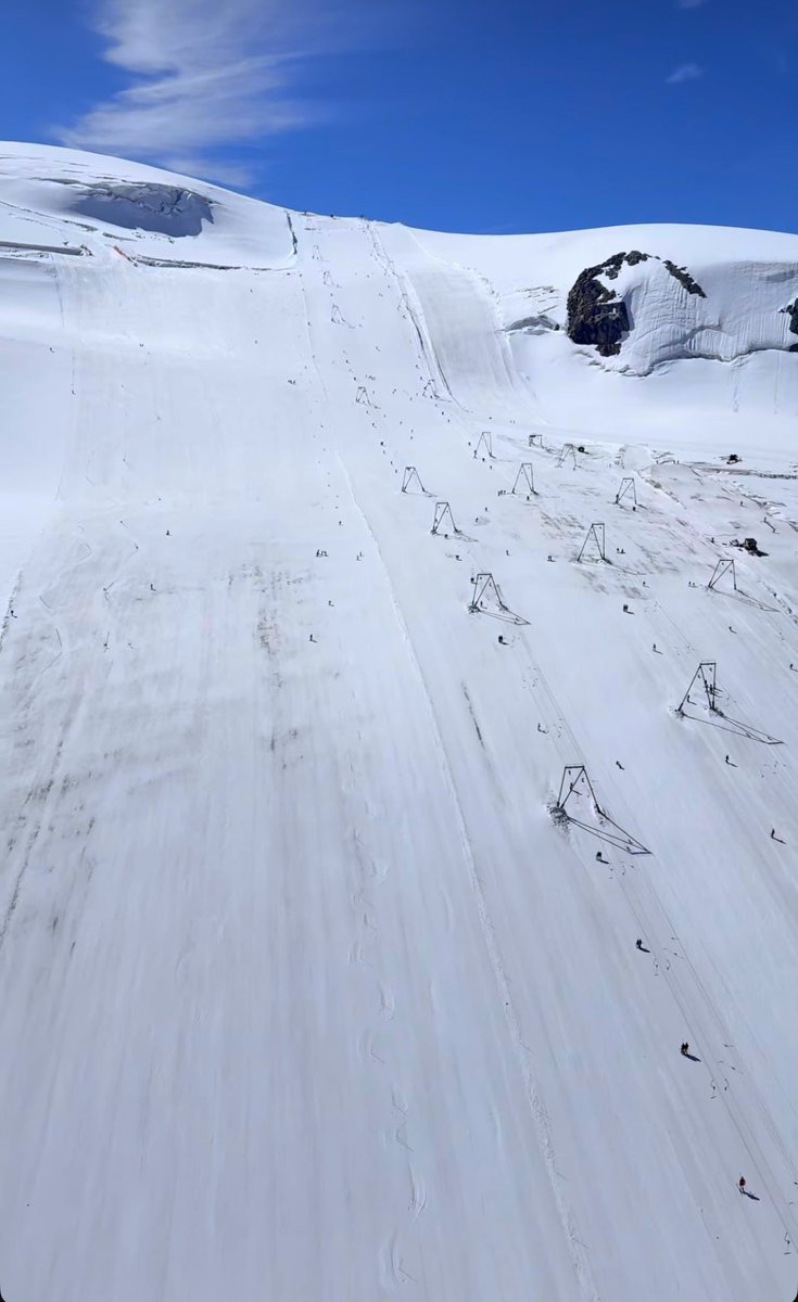 Thierrybeuchot's tweet photo. Y’a pire pour une reprise…☝️
#adrientheaux #fanclub #skiworldcup #skieur #ski #downhill #race #dpforever
#valthorens #efms #Salomon https://t.co/g7Dr3L1GT6