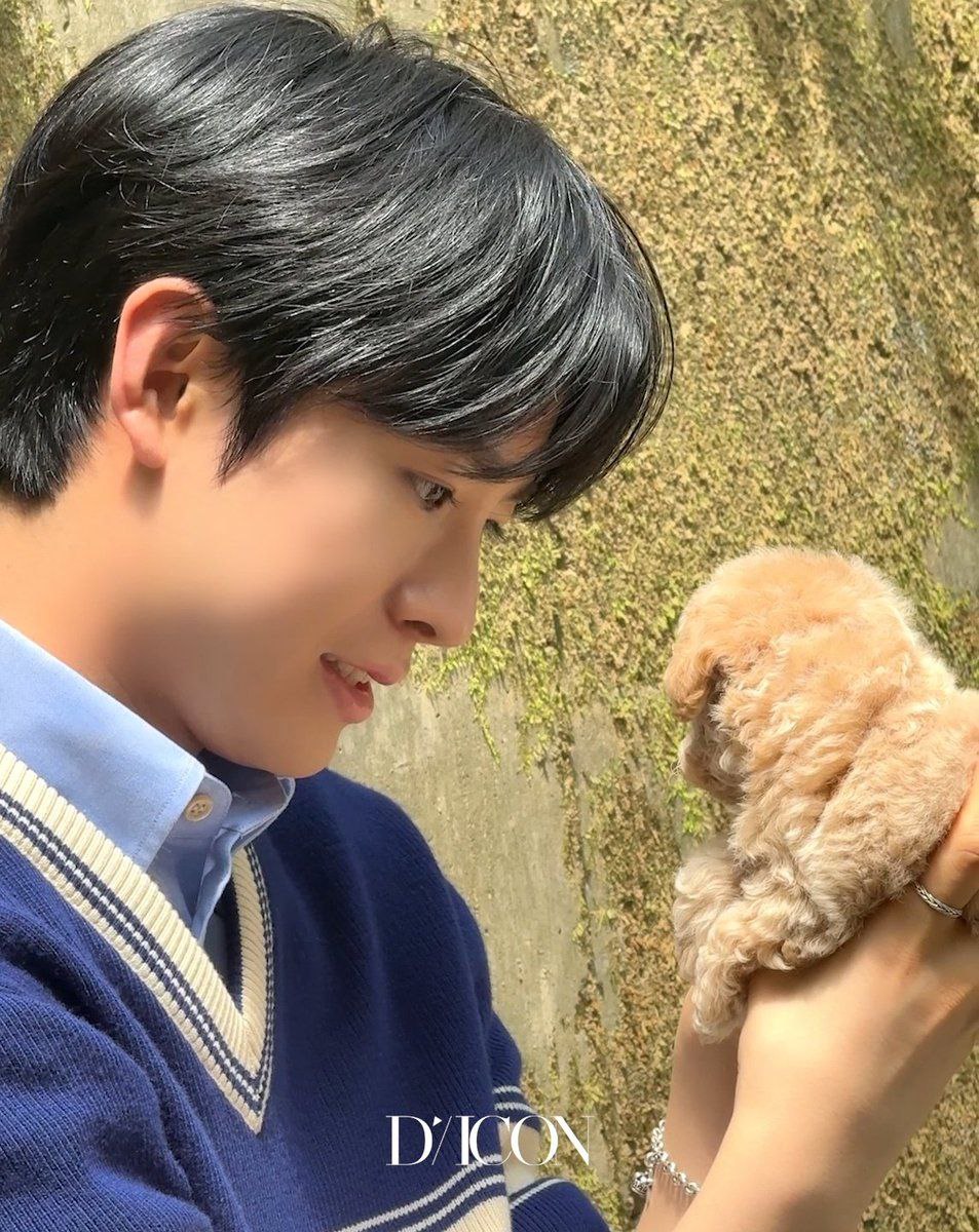 A guy who instantly melts when holding a tiny puppy is basically the ultimate trap. It’s the kind of combo that makes people stop and stare without even trying, because the mix of soft expressions, gentle hands, and that puppy’s cuteness hits way too hard in real life.