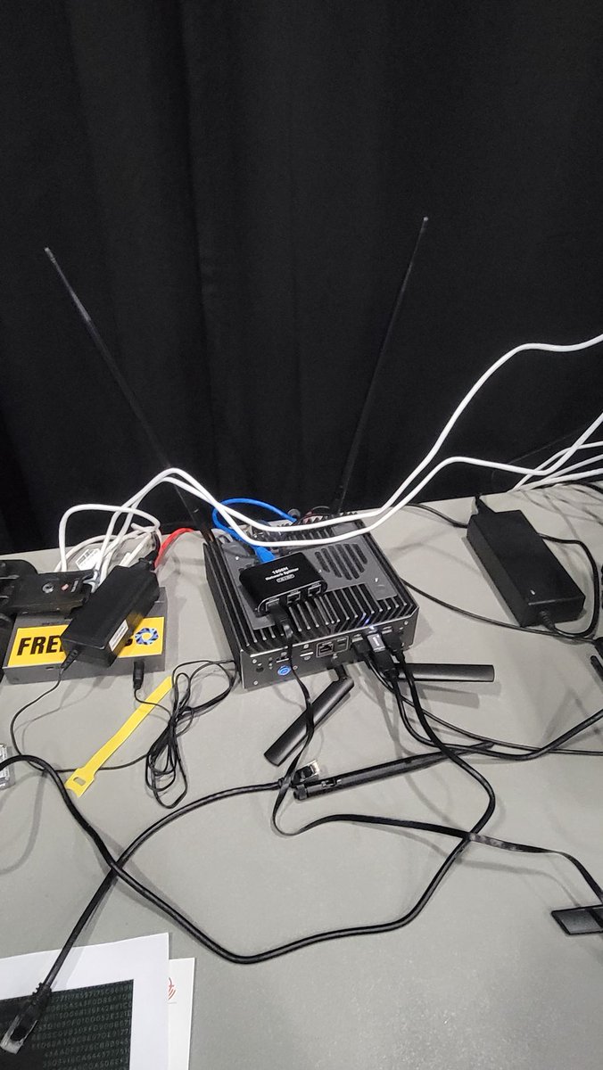 Day 2 of DEF CON 33 went great. After switching to high gain antennas on our @Protecli VP6670, the network started to perform smoothly.

#DEFCON #NixVegas #Nix