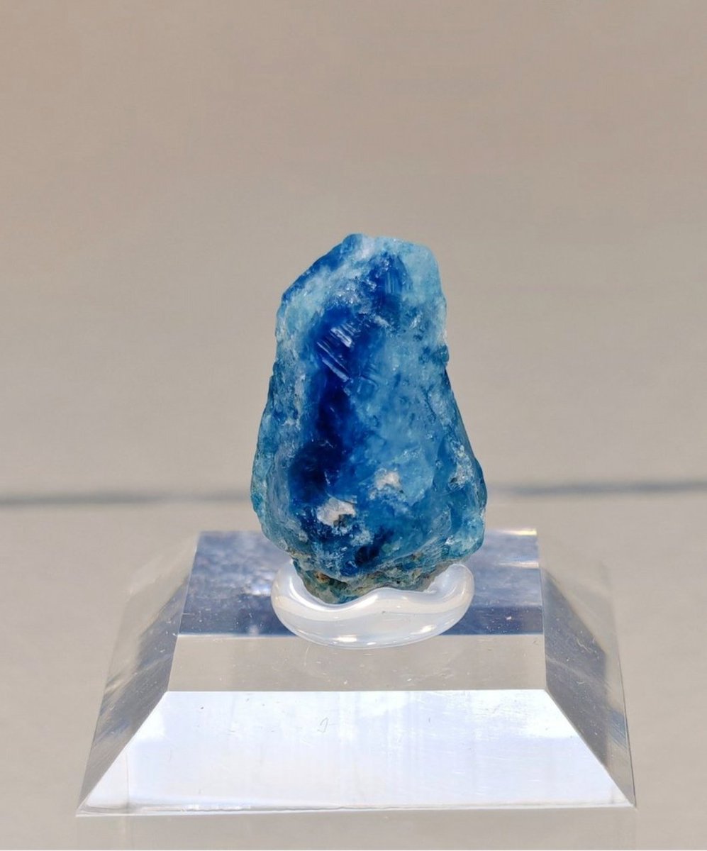 11mineral's tweet image. 拡散希望

今日（8月9日）12:00から13:00の間、私が店のトイレに行っている間に、男性のお客様がジンバブエ産ユークレースを盗みました。その客の顔は覚えています。 
その時、他の男性客は2人がいました。
私の商品を返還するか、それとも商品代金を支払するか、ご連絡をお待ちしております。
続く