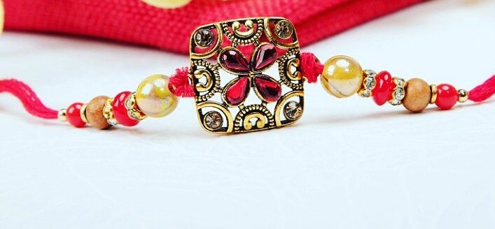 #शुभ_रक्षाबंधन

राखी बंधे हाथों को वादा करना होगा,हर साल।
दूसरों की बहनों पे कभी नहीं उठेंगे, वे हाथ।

~राजेश तैलंग 
<a href="/rajeshtailang/">Rajesh Tailang</a>
#राखी #Bhai #Bahen #Shair
#HappyRakshaBandhan