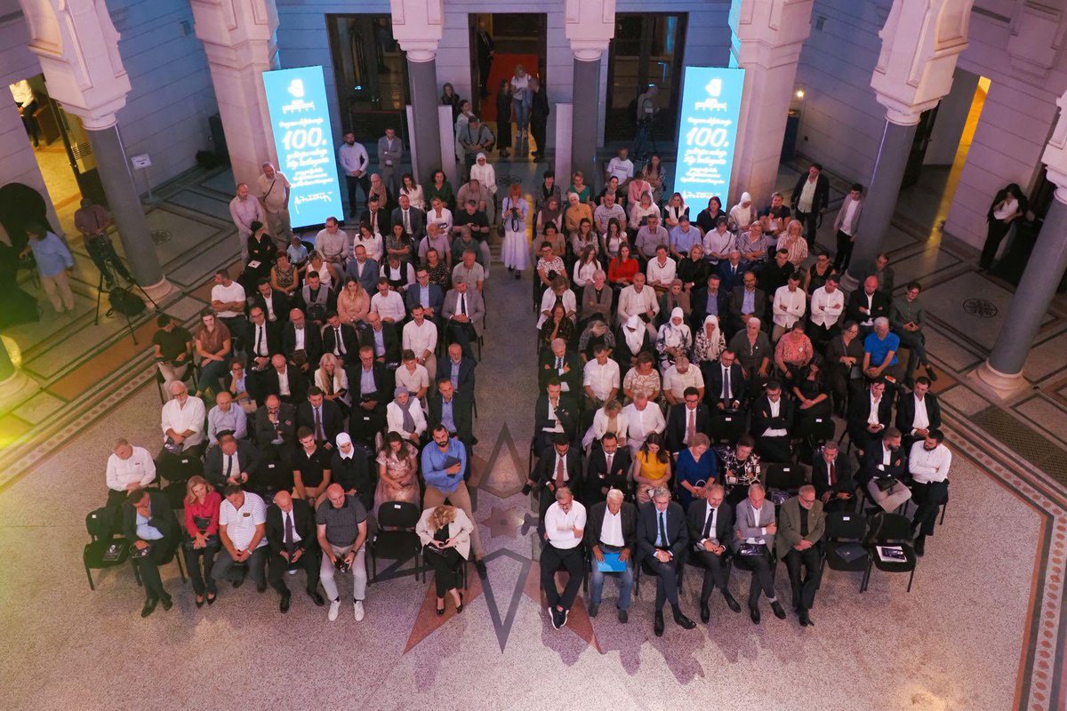 Ambasador Emin Akseki je prisustvovao premijernom prikazivanju dokumentarca pod naslovom “Time of Heritage” koji je pripremljen u okviru sjećanja na 100. godišnjicu od rodjenja prvog predsjednika Bosne i Hercegovine rahmetli Alije Izetbegovića.